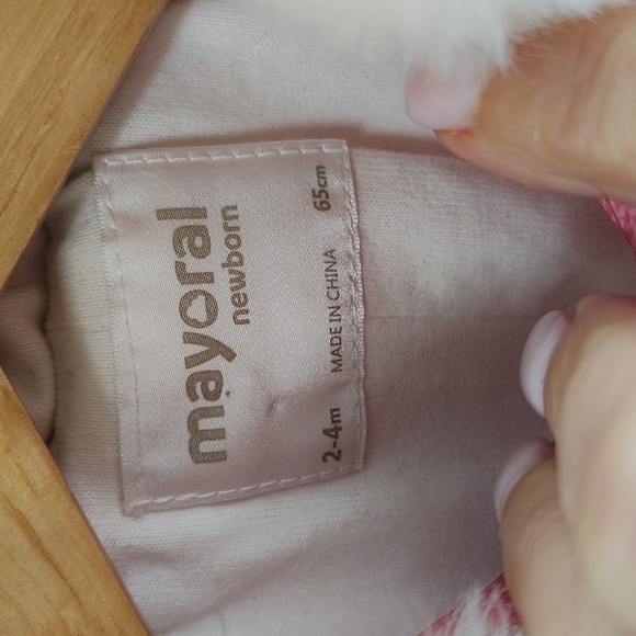 Mayoral infant size 2 to 4 months pink floral with hood easy in and off - Picture 5 of 11